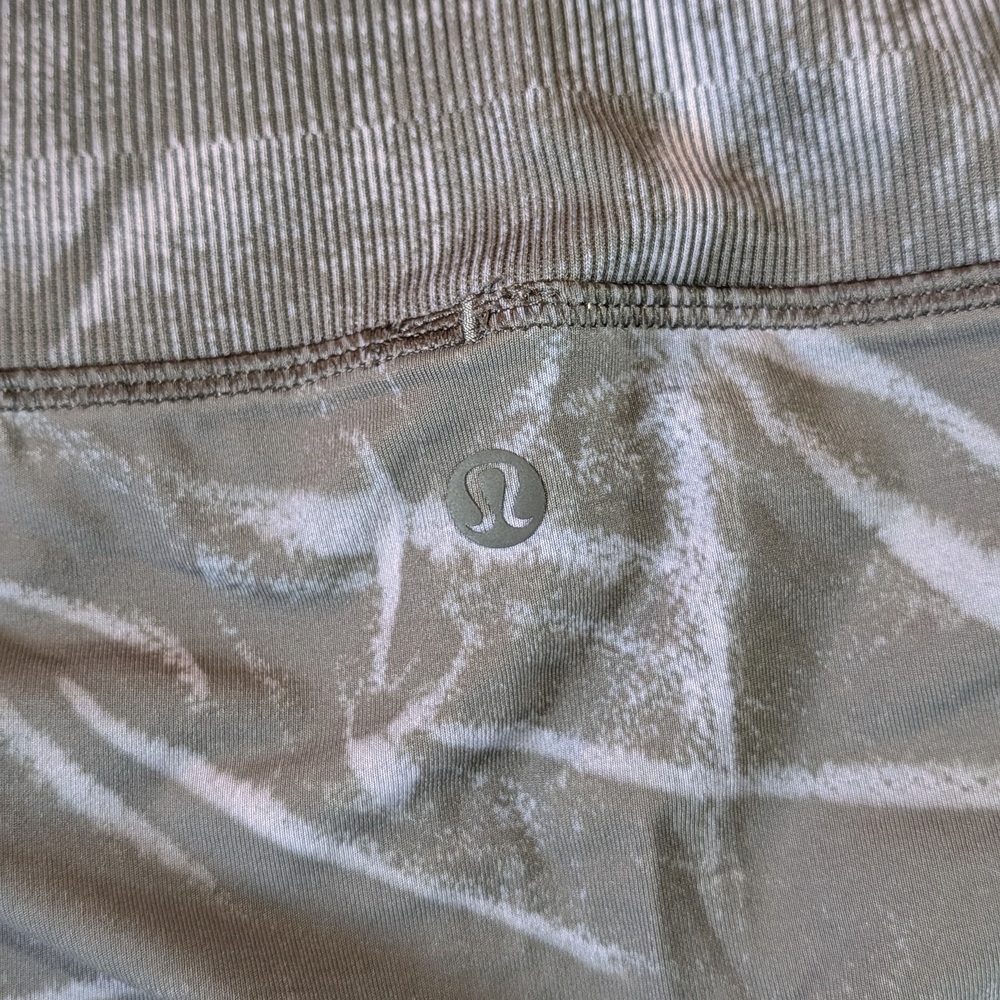 lululemon Abstract Gray White Ankle Leggings Women’s Size 8 Knit Comfort - Picture 2 of 5
